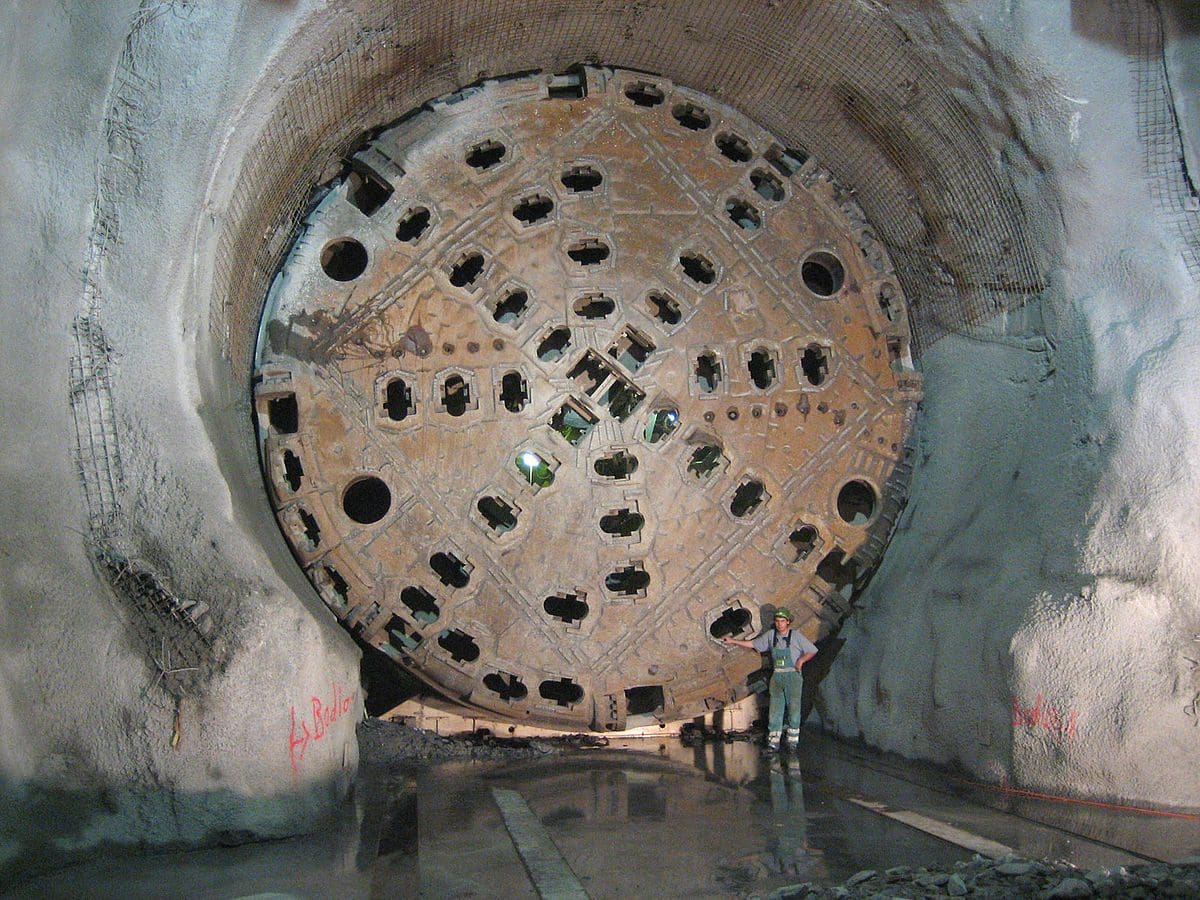 Tunnel Boring Machine (TBM) - Alptransit, Suíça